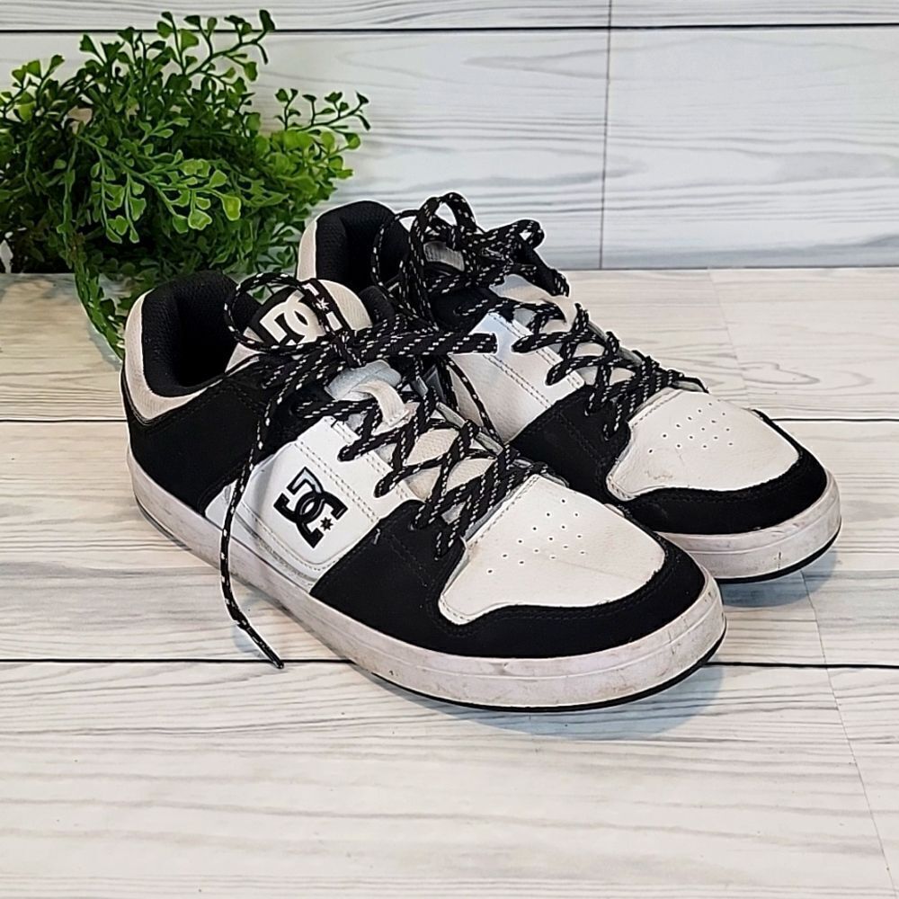 DC shoes Cure skateboard sneaker - black & white Men's Size 8.5